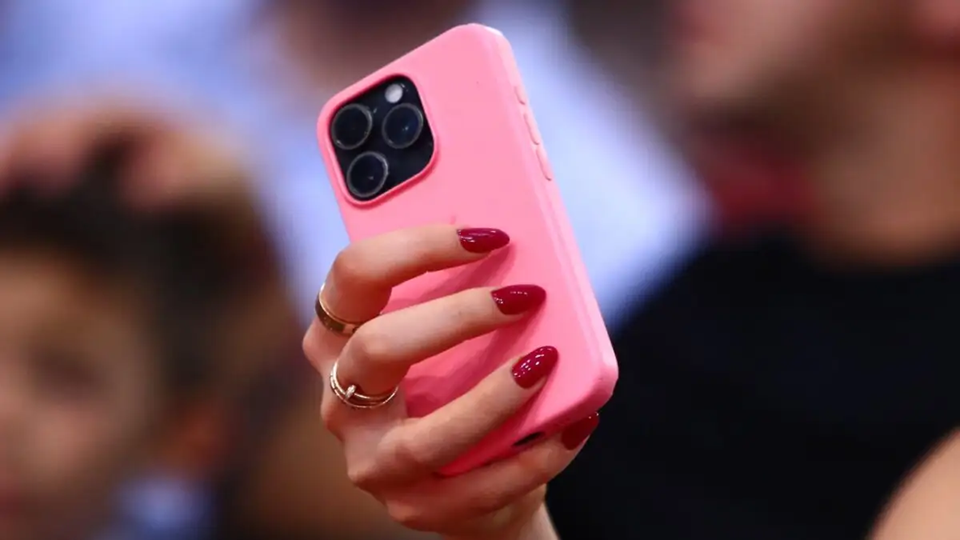 Μια μέρα χωρίς smartphones: Τι θα γινόταν αν όλα τα κινητά σταματούσαν να λειτουργούν για 24 ώρες;