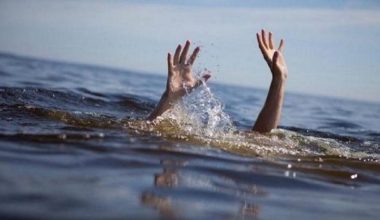 Σωτήρια επέμβαση υπαλλήλων καταστήματος στα Καμένα Βούρλα – Έσωσαν από βέβαιο πνιγμό μια 87χρονη