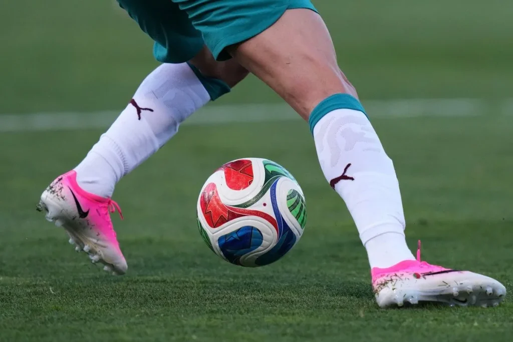 Μουντιάλ 2026: Η FIFA παρουσίασε τη νέα μπάλα που θα χρησιμοποιηθεί στους ημιτελικούς και στον μεγάλο τελικό