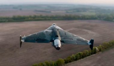 Βίντεο: Ρωσικό drone Geran-4 καταστρέφει ολοσχερώς δύο ουκρανικά φορτηγά που μεταφέρουν μη επανδρωμένα αεροσκάφη