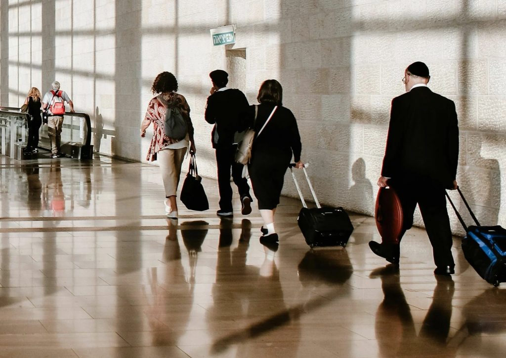 Νέοι κανόνες στις αεροπορικές μεταφορές: Τι αλλάζει για αποζημιώσεις, χειραποσκευές και επιβάτες