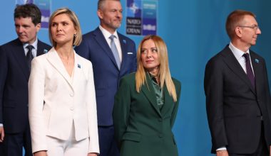 Κ.Φροσταντότιρ: Η Ισλανδή πρωθυπουργός που «τράβηξε τα βλέμματα» στη σύνοδο κορυφής του ΝΑΤΟ (βίντεο & φωτογραφίες)