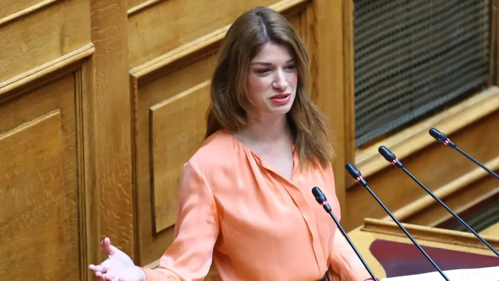 Η Κ.Νοτοπούλου ανακοίνωσε την παραίτησή της από την ΚΟ του ΣΥΡΙΖΑ