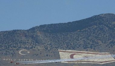 Το βιβλίο γεωγραφίας εμφανίζει την Κύπρο και στην Ασία! – Αναγνώρισαν τα κατεχόμενα; (φωτο)