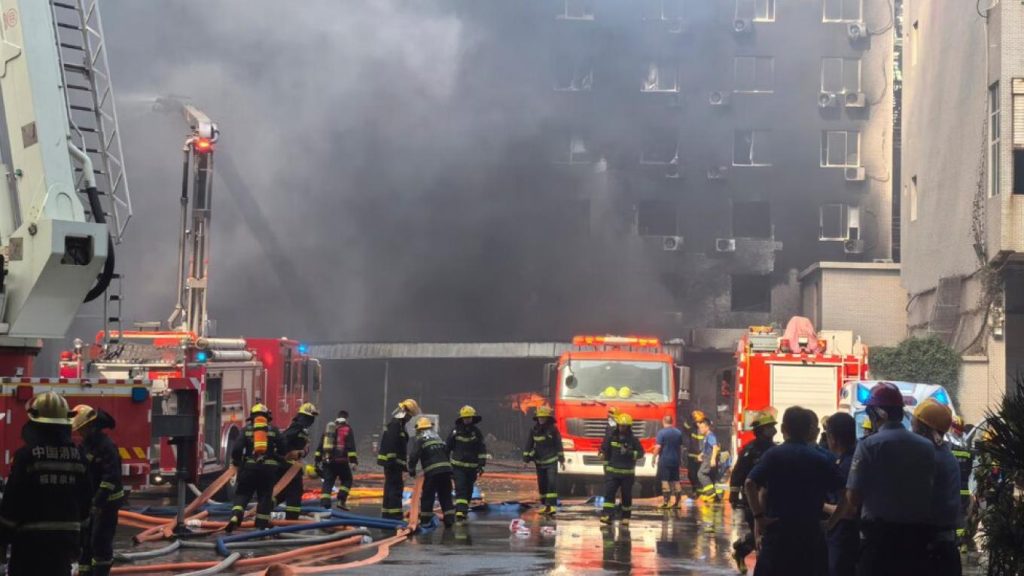 Κίνα: Mεγάλη φωτιά σε εργοστάσιο υποδημάτων – Πληροφορίες για πολλούς νεκρούς – Κρέμονταν από την ταράτσα (βίντεο)