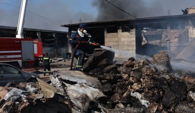 Ασπρόπυργος: Πώς ξεκίνησε η φωτιά στο εργοστάσιο ανακύκλωσης μετάλλων – Καταγγελίες για έλλειψη μέτρων ασφαλείας