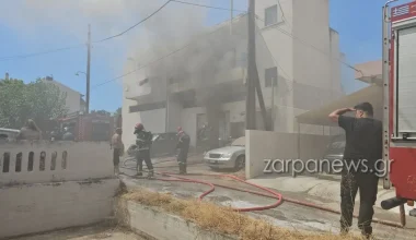 Φωτιά στα Χανιά: Κάηκε διαμέρισμα στον Κουμπέ – Οι φλόγες έφτασαν σε αποθήκη χαρτικών (βίντεο)