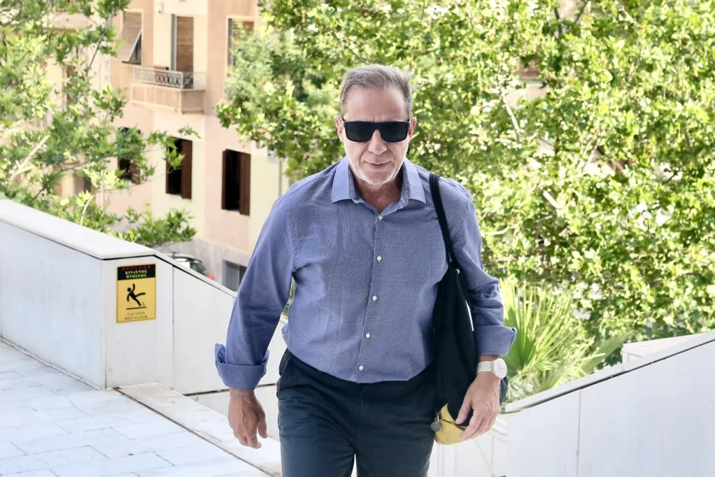 Δίκη Λιγνάδη: «Ήρθε στο δωμάτιο και με κακοποίησε, πλενόμουν και έκλαιγα»