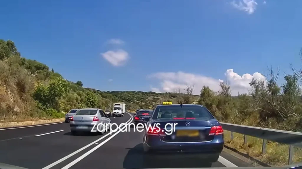 ΒΟΑΚ: Οδηγός βγήκε στο αντίθετο ρεύμα και παραλίγο να συγκρουστεί με φορτηγό! (βίντεο)