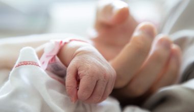 Δημογραφικό «αδιέξοδο» στην Ελλάδα: Ούτε μία γέννηση δεν καταγράφηκε στα περισσότερα ληξιαρχεία το 2026!