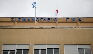 Φωτιά στο Σισμανόγλειο – Προληπτική εκκένωση λόγω του καπνού