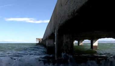 Θεσσαλονίκη: Κανείς δεν έχει αναζητήσει νεαρό που χτύπησε στον αυχένα κάνοντας βουτιά από προβλήτα