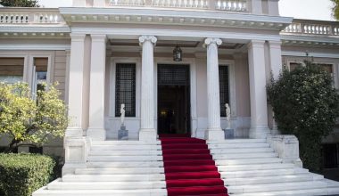 Τέσσερις βουλευτές της ΝΔ δεν θέλουν να απαρνηθούν το δικαίωμα να είναι ταυτόχρονα και υπουργοί! – Ποιοι είναι