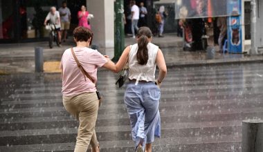 «Άνοιξαν οι ουρανοί» στην Αθήνα: Βροχοπτώσεις και αστραπές σε πολλές περιοχές
