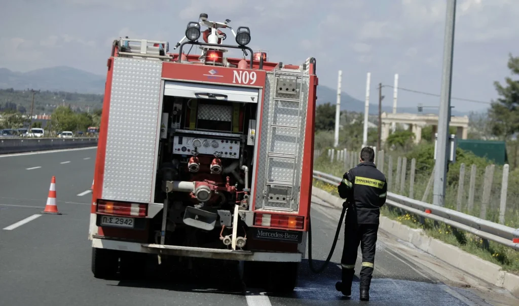 Εγνατία Οδός: Φορτηγό «τυλίχθηκε» στις φλόγες – Καλά στην υγεία του ο οδηγός (βίντεο)