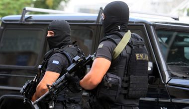 Χειροπέδες σε τρία άτομα για τις εμπρηστικές επιθέσεις στη Θεσσαλονίκη και τον θάνατο της Β.Νέστορα