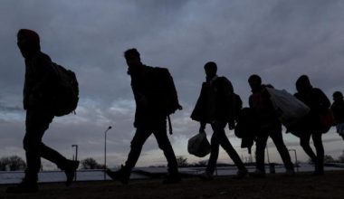 Κύπρος: Απελαύνουν πέντε παράνομους μετανάστες και υποδέχονται έναν – Το πάνε καλά