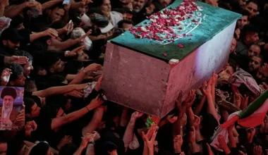 Ιράν: Ολοκληρώθηκε η τελετή ενταφιασμού του Α.Χαμενεΐ στη Μασχάντ μετά από πολυήμερες εκδηλώσεις πένθους (βίντεο)