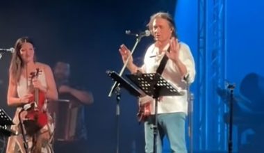Ο Γιάννης Κότσιρας διέκοψε συναυλία του για να κάνει παρατήρηση στο κοινό: «Το λέτε λάθος και χάλια» (βίντεο)
