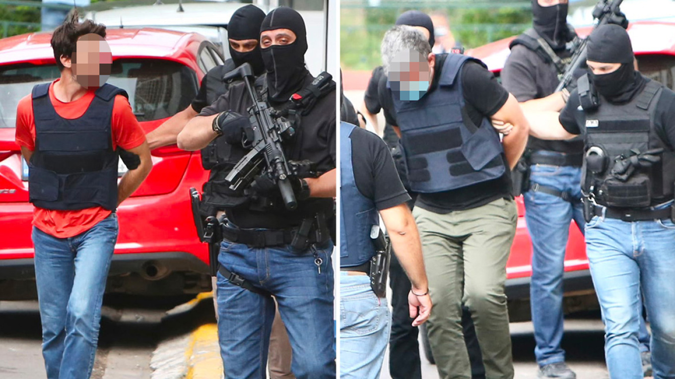 Στην Ευελπίδων οι δύο συλληφθέντες για τον εμπρησμό στην Marfin – Δείτε φωτογραφίες κατά την μεταγωγή τους