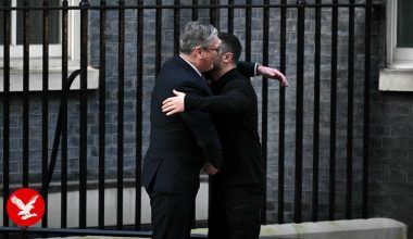 Bloomberg: Με ευρωπαϊκά δισεκατομμύρια θα αγοράζει η Ουκρανία βρετανικά όπλα! – Το colpo grosso του Λονδίνου