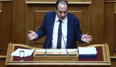 Χ.Σπίρτζης: Δεν αποδέχεται τη βουλευτική έδρα του Γ.Καραμέρου μετά την παραίτησή του από τον ΣΥΡΙΖΑ