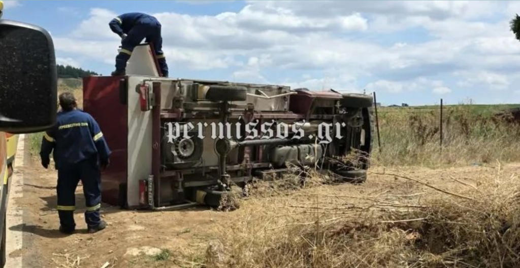 Σκοτώθηκε 21χρονος οδηγός φορτηγού στην Θήβα – Το όχημα εξετράπη της πορείας του (βίντεο)