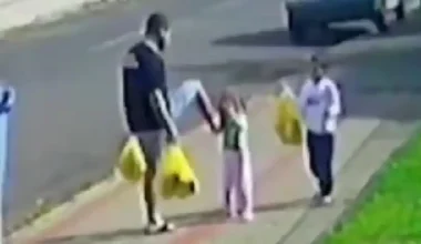 Σοκ στη Βραζιλία: Πατέρας χτυπά βάναυσα την 3χρονη κόρη του μπροστά σε περαστικούς (βίντεο)