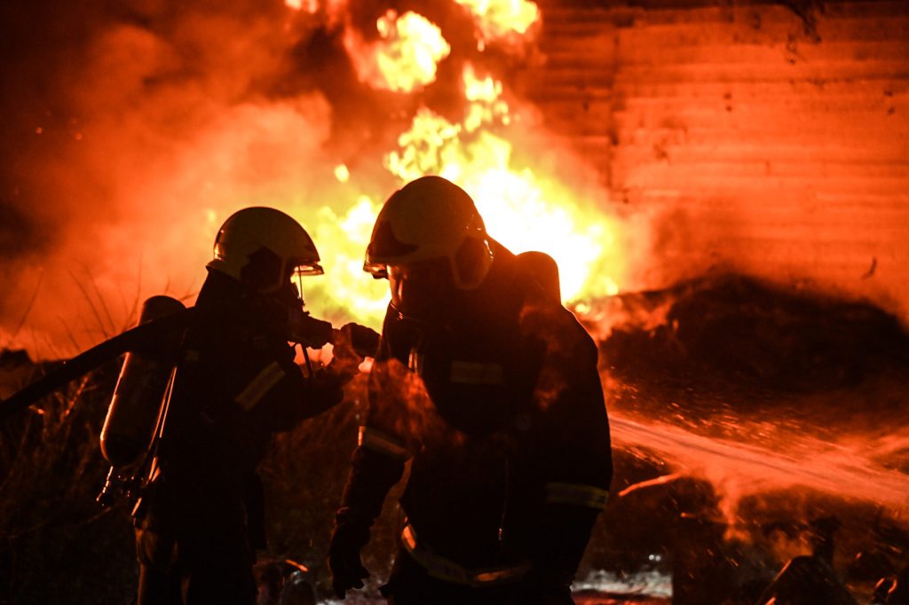 Χειροπέδες σε δύο άτομα για την πυρκαγιά στις Οινούσσες Σερρών: Σπινθήρες από το όχημά τους προκάλεσαν την φωτιά