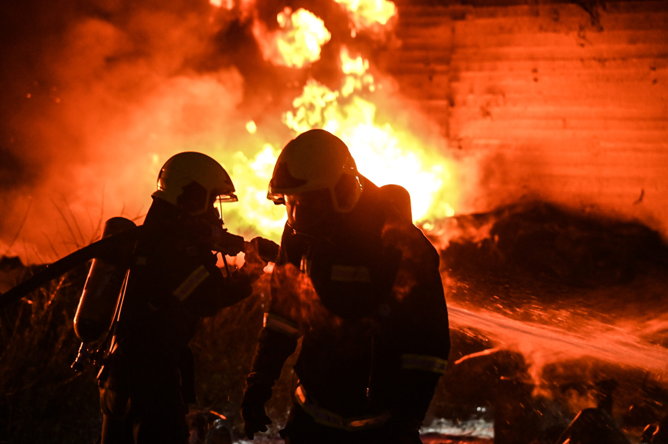 Χειροπέδες σε δύο άτομα για την πυρκαγιά στις Οινούσσες Σερρών: Σπινθήρες από το όχημά τους προκάλεσαν την φωτιά