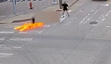 Άγρια επίθεση στην Οκλαχόμα: Έριξε βόμβα μολότοφ σε άνδρα με αναπηρικό αμαξίδιο & τον έσπρωξε στις φλόγες (βίντεο)
