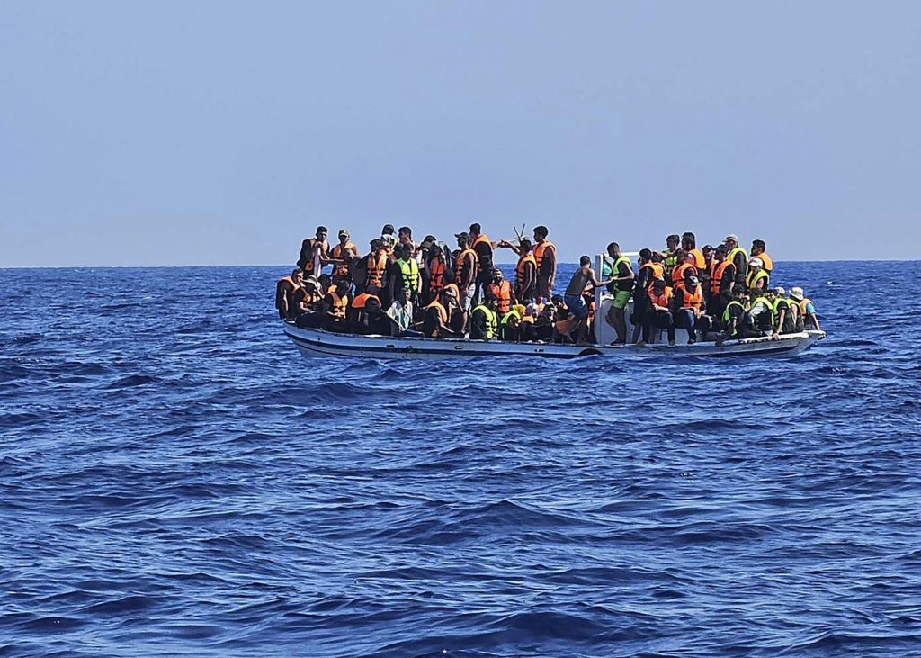 Αμείωτη η έλευση παράνομων αλλοδαπών: Ακόμα 30 εντοπίστηκαν ανοικτά της Γαύδου – Στην πλειοψηφία τους άνδρες