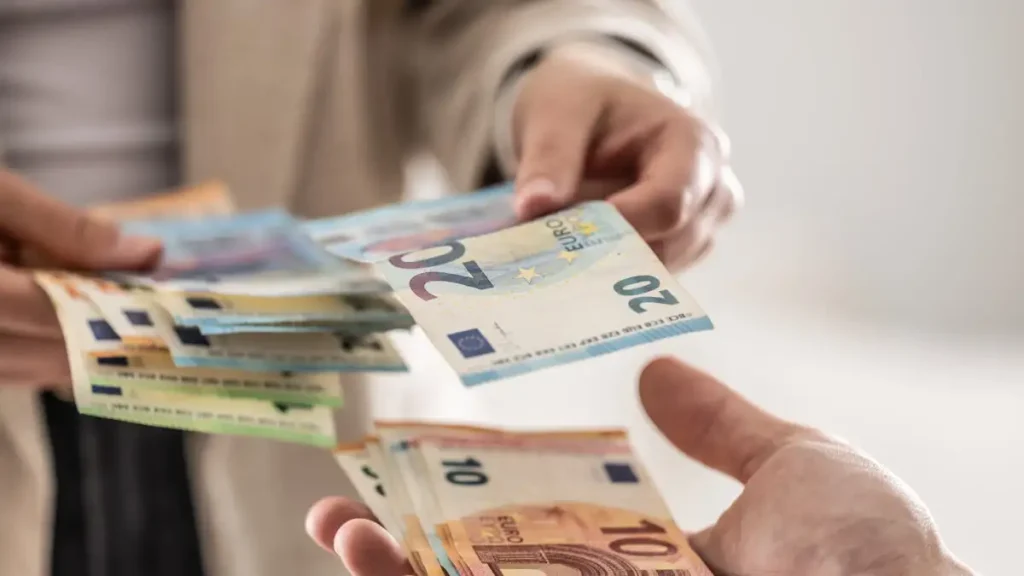 Διευκρινίσεις για το επίδομα αδείας: Πώς υπολογίζεται και πότε καταβάλλεται