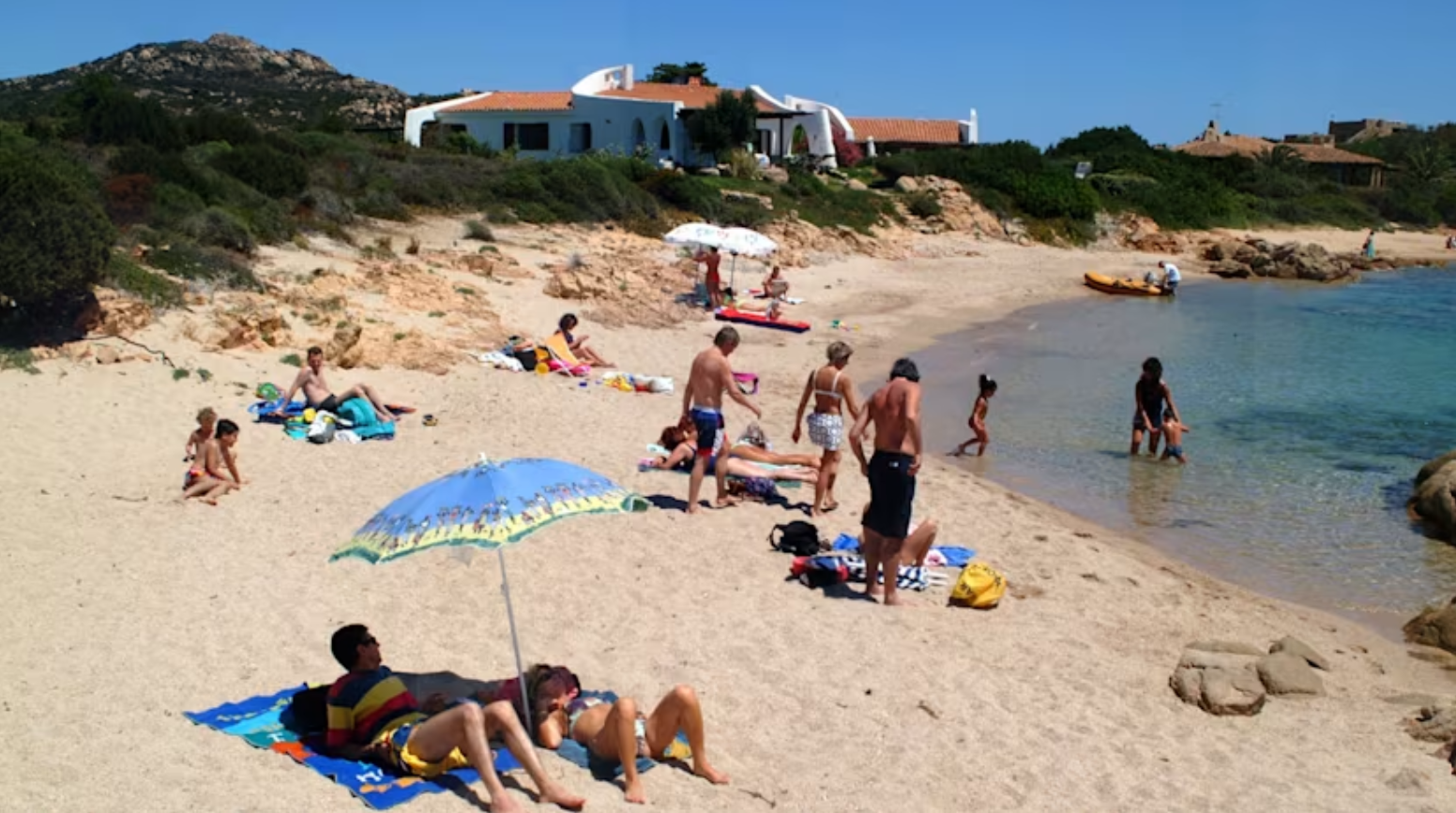 Beach bar στην Ιταλία χρέωσε πατέρα για την μόλις 17 μηνών κόρη του και προκάλεσε αντιδράσεις (φωτο)