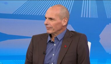 Γ.Βαρουφάκης: «Διασώσαμε τις τράπεζες με 350 δισ. για καταθέσεις 220 δισ. – Σήμερα δεν ανήκουν σε ελληνικά χέρια»