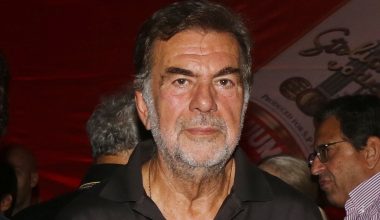 Λ.Κομνηνός: Η σπάνια οικογενειακή φωτογραφία με τη Ν.Τριάντη και τους γιους τους από την δεκαετία του ’70