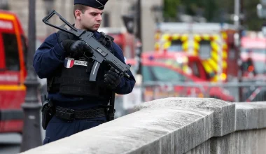 «Συναγερμός» στο Παρίσι: Άμεση απομάκρυνση 300 ατόμων κοντά σε εβραϊκή συναγωγή μετά την εύρεση όπλου