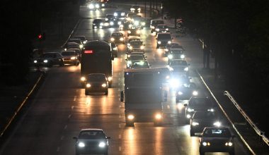 «Σημειωτόν» στην λεωφόρο Ποσειδώνος μετά το σοβαρό τροχαίο – Με καθυστερήσεις το ρεύμα προς Αθήνα