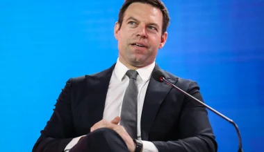 Σ.Κασσελάκης για παραιτήσεις βουλευτών από τον ΣΥΡΙΖΑ: «Αν θέλετε συστατική για τον ιδιωτικό τομέα, να σας γράψω»