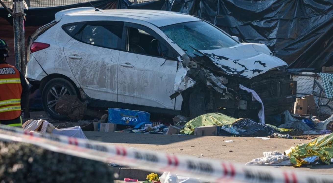 Ανείπωτη τραγωδία στη Χιλή: Υπαξιωματικός του ΠΝ παρέσυρε και σκότωσε έξι άτομα σε αγορά (βίντεο)