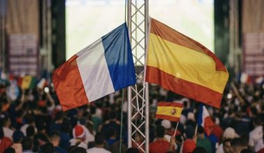 Μάχη κορυφής σήμερα στο Μουντιάλ: Γαλλία και Ισπανία μονομαχούν για τον τελικό