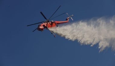 Εύβοια: Φωτιά σε αγροτοδασική έκταση στο Αλιβέρι – Προειδοποιητικό μήνυμα στους κατοίκους