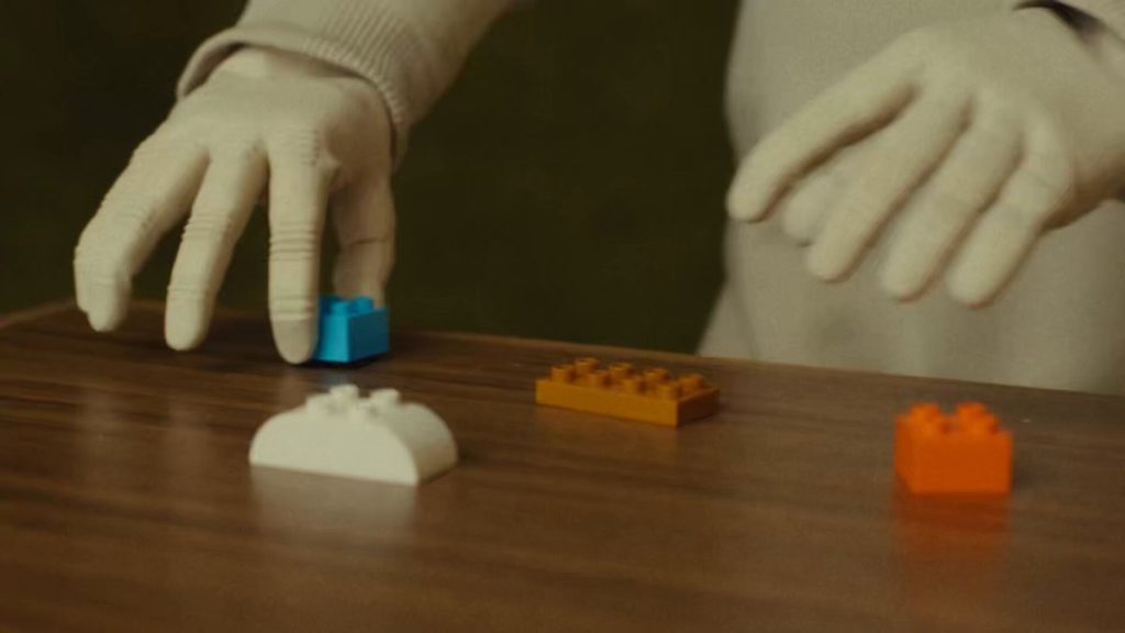 Από το Lego μέχρι το ποτήρι κρασιού: Το νέο ρομπότ που χειρίζεται αντικείμενα σαν άνθρωπος (βίντεο)