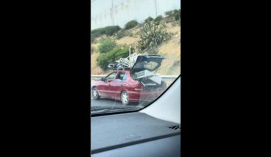 Το βίντεο που έγινε viral: Υπερφορτωμένο αυτοκίνητο στη ΛΕΑ – Αγνόησε κάθε κανόνα ασφαλείας