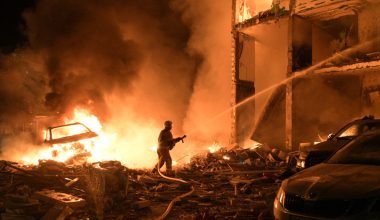 Η Ρωσία βομβάρδισε με πυραύλους Iskander και S-400 την Ουκρανία: Στις φλόγες το Κίεβο (βίντεο)