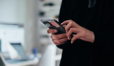 Οι Έλληνες «καίνε» όλο και περισσότερα δεδομένα στο κινητό – Άλμα 22% μέσα σε έναν χρόνο