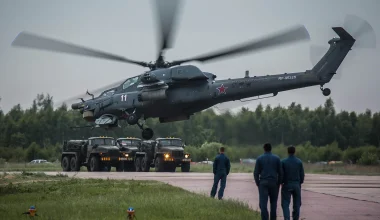 Βίντεο: Η στιγμή που ουκρανικό FPV drone επιχειρεί να πλήξει ρωσικό ελικόπτερο Mi-28N στο Μπέλγκοροντ