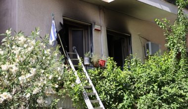 Φωτιά σε διαμέρισμα στα Πατήσια: Nεκρή μία ηλικιωμένη – Σε κρίσιμη κατάσταση ο σύζυγός της (upd)