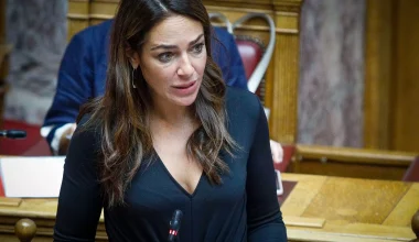 Η ερώτηση της Δόμνας Μιχαηλίδου σε δημοσιογράφους: «Εσείς δεν φοβάστε τον Αλέξη Τσίπρα;» (βίντεο)