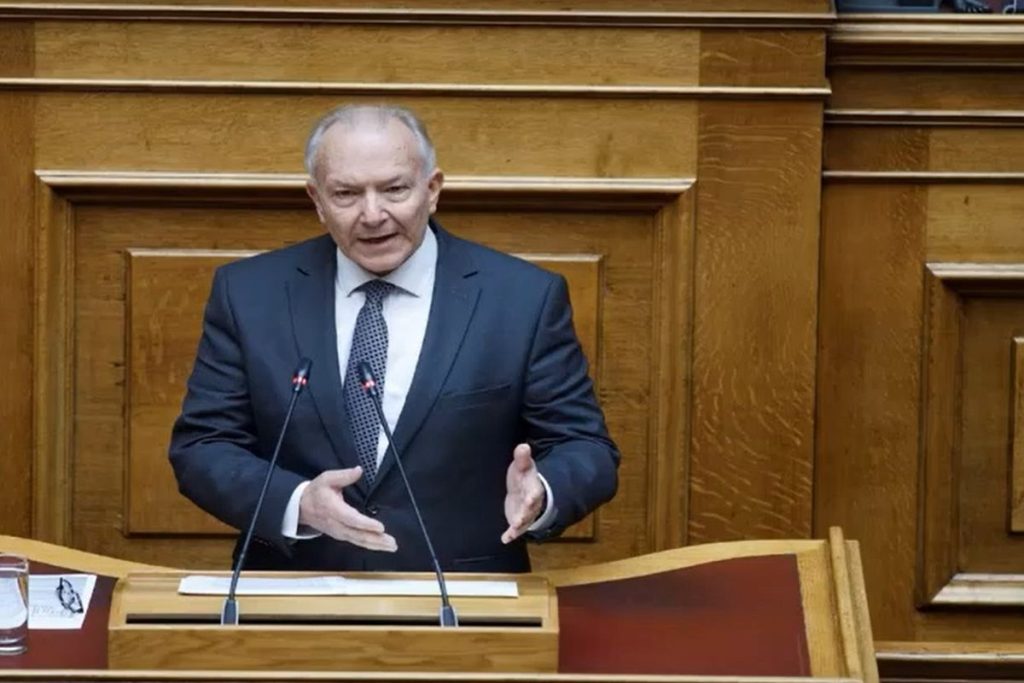 Ο υφ.Στέφανος Γκίκας αποκάλυψε γιατί φοράει δύο ρολόγια: «Αν με παίρνει ο υπουργός πρέπει να το σηκώσω»